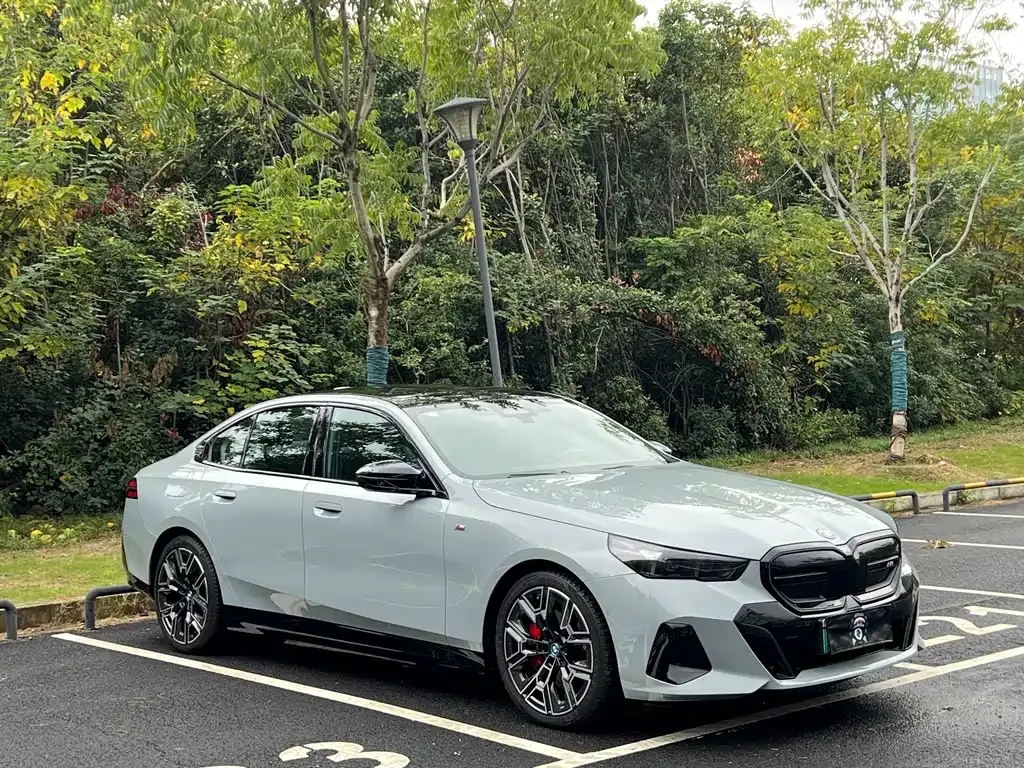 BMW i5 M60 — фото 3