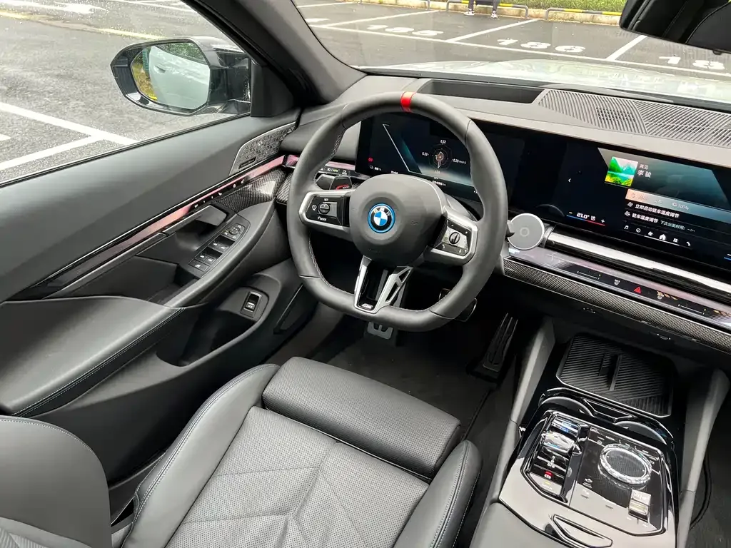 BMW i5 M60 — фото 9
