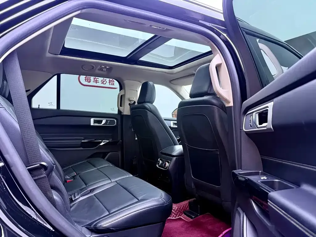 Ford Explorer — фото 8
