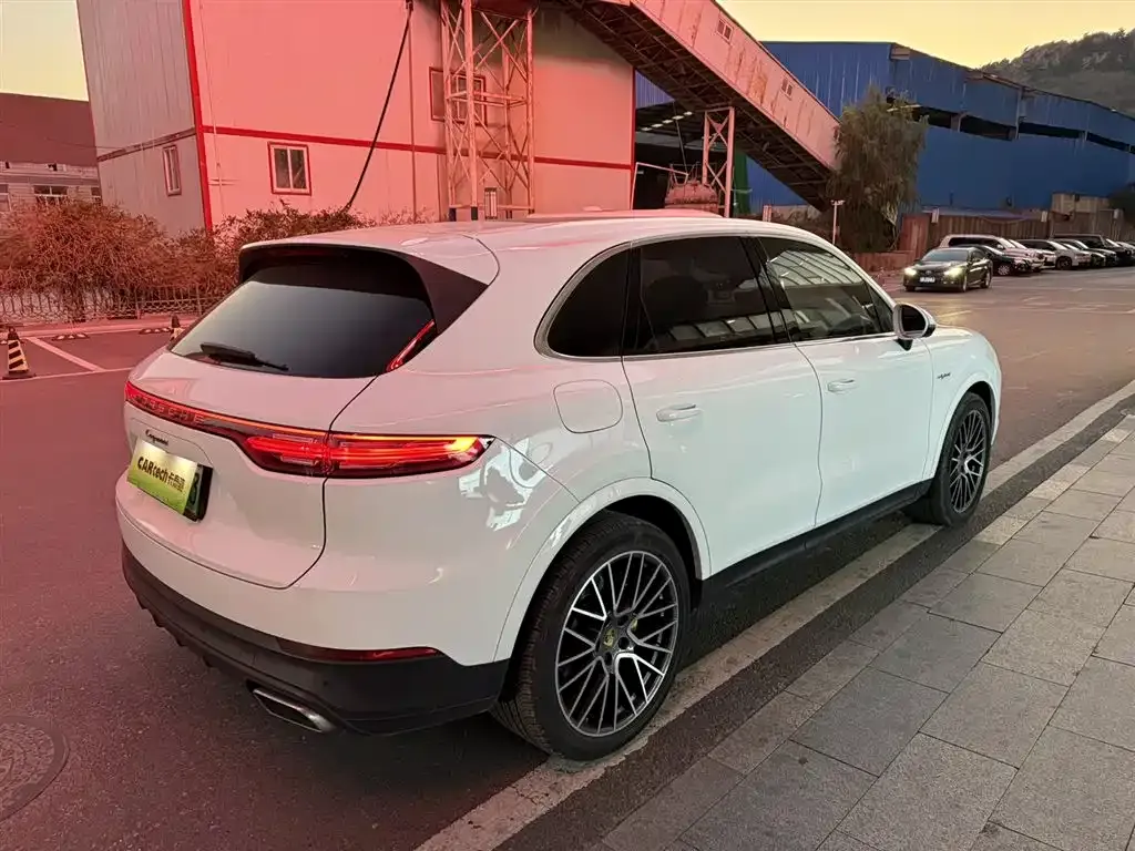 Porsche Cayenne Hybrid — фото 3