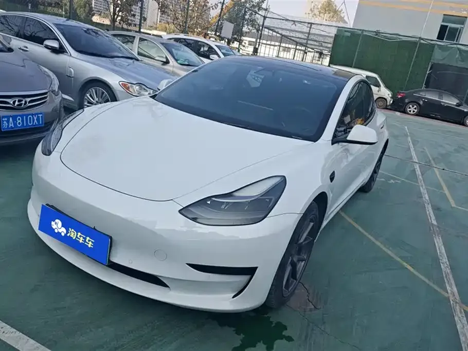 Tesla Model 3 — фото 1