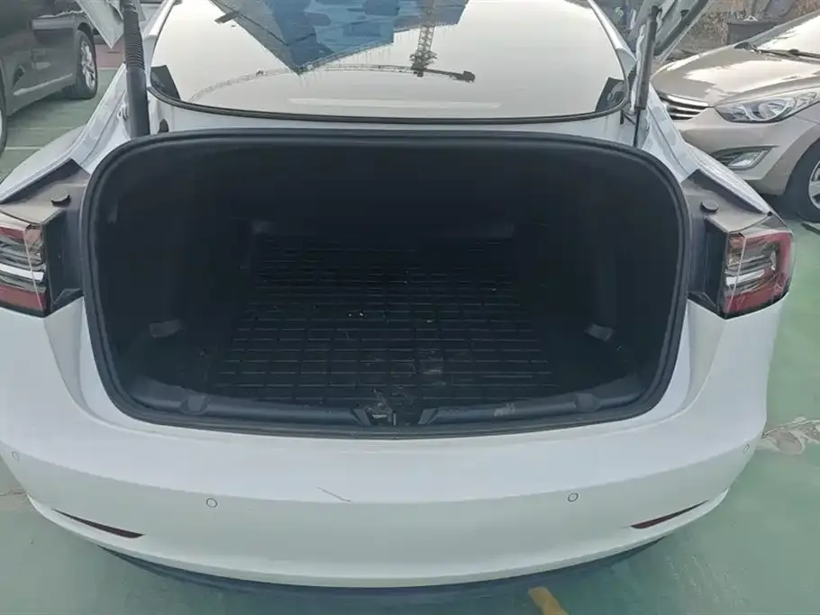 Tesla Model 3 — фото 4