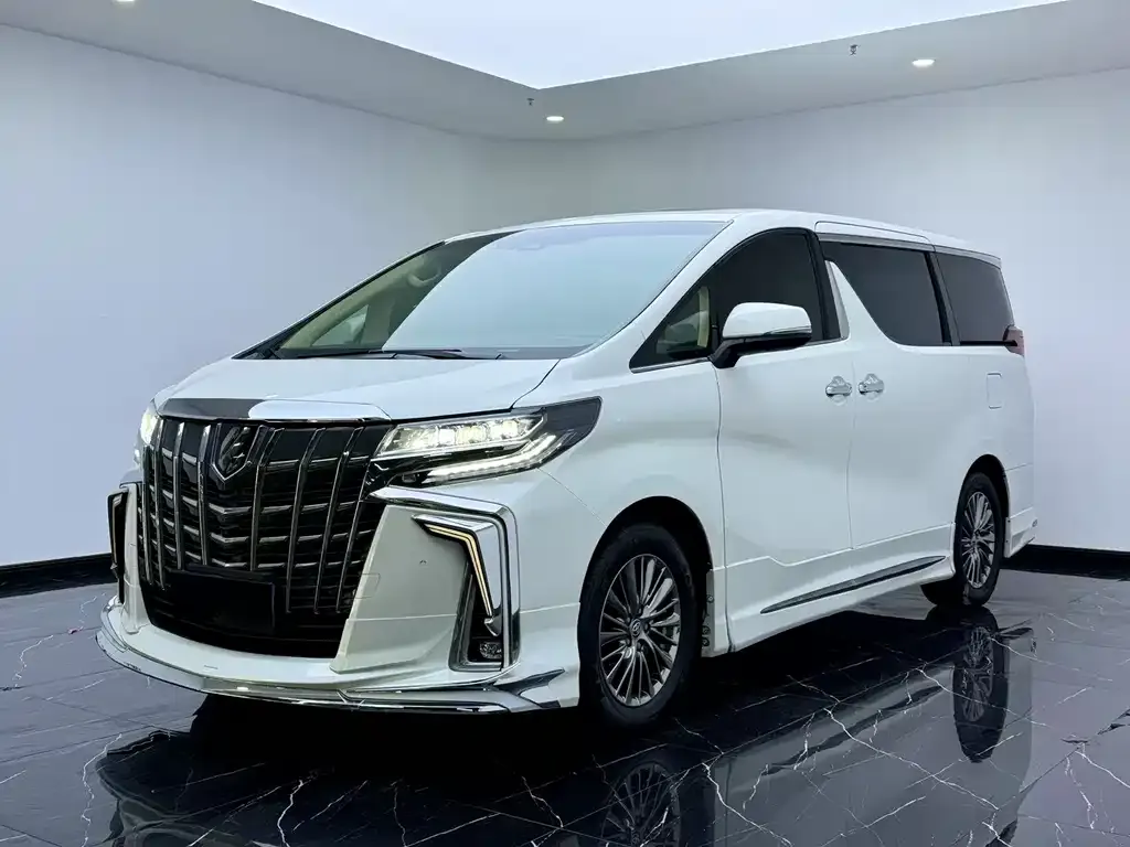 Toyota Vellfire — фото 1