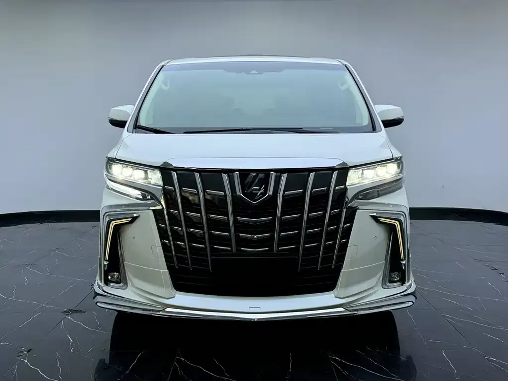 Toyota Vellfire — фото 2