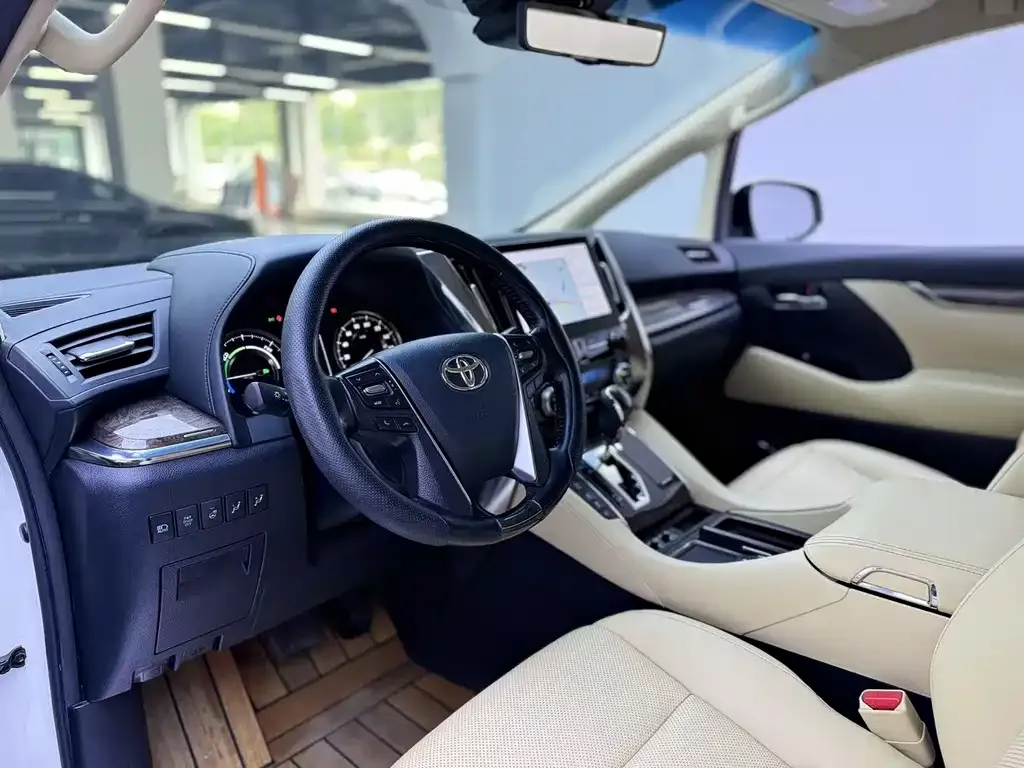 Toyota Vellfire — фото 5