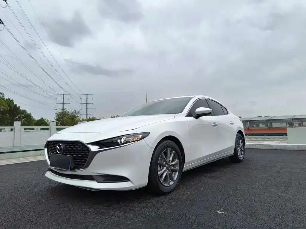 Mazda 3 Axela — фото 1