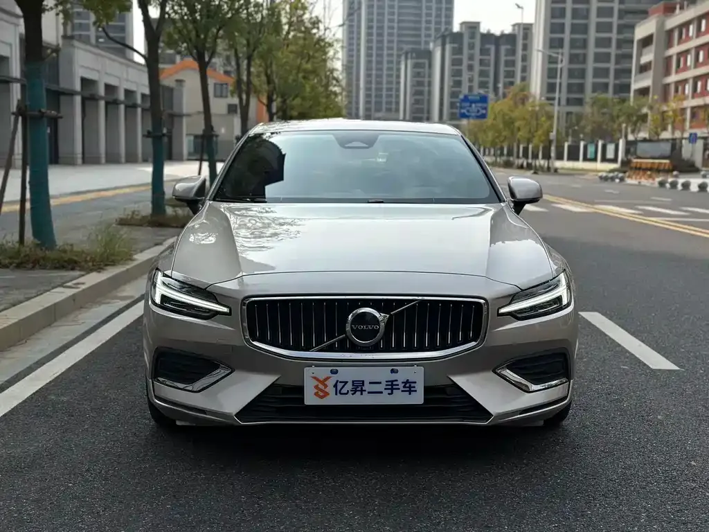 Volvo S60 — фото 2