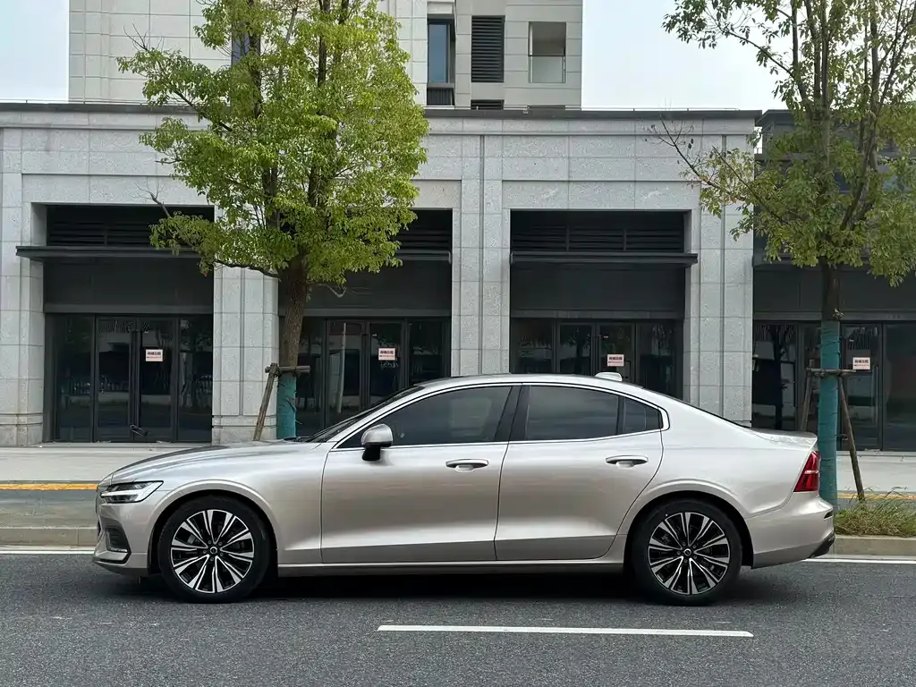 Volvo S60 — фото 3
