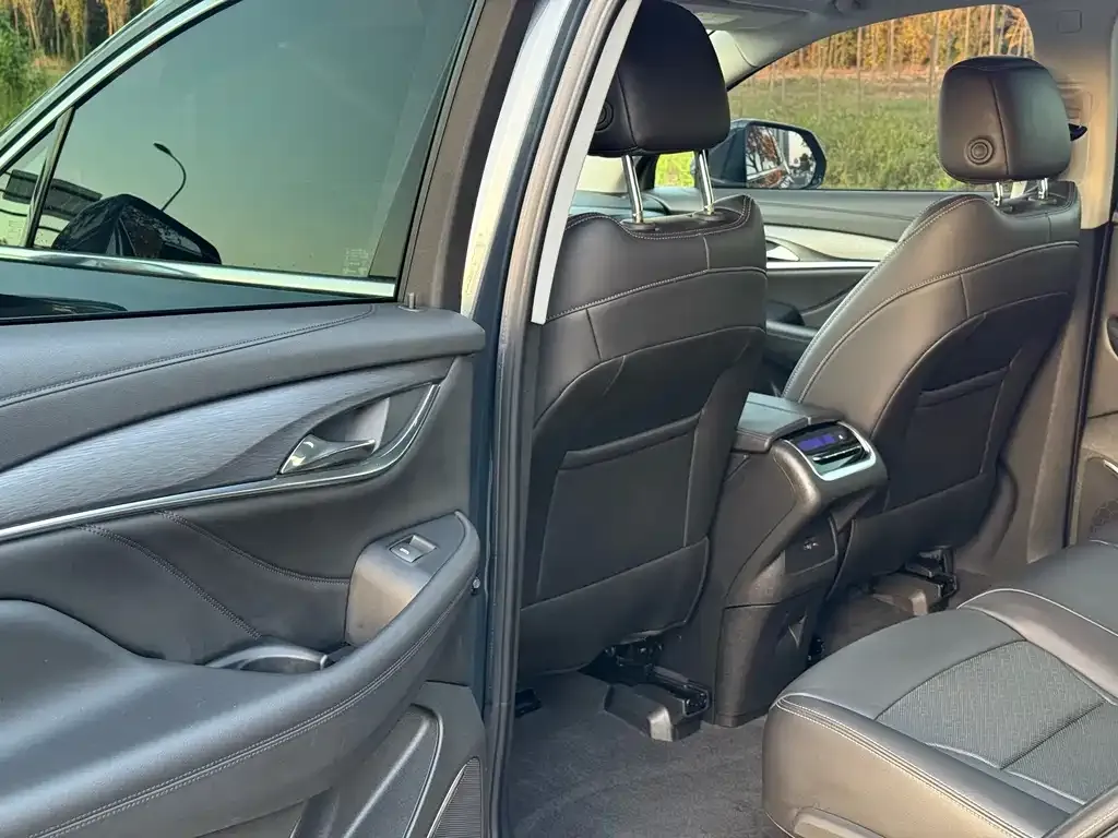 Buick Enclave — фото 10