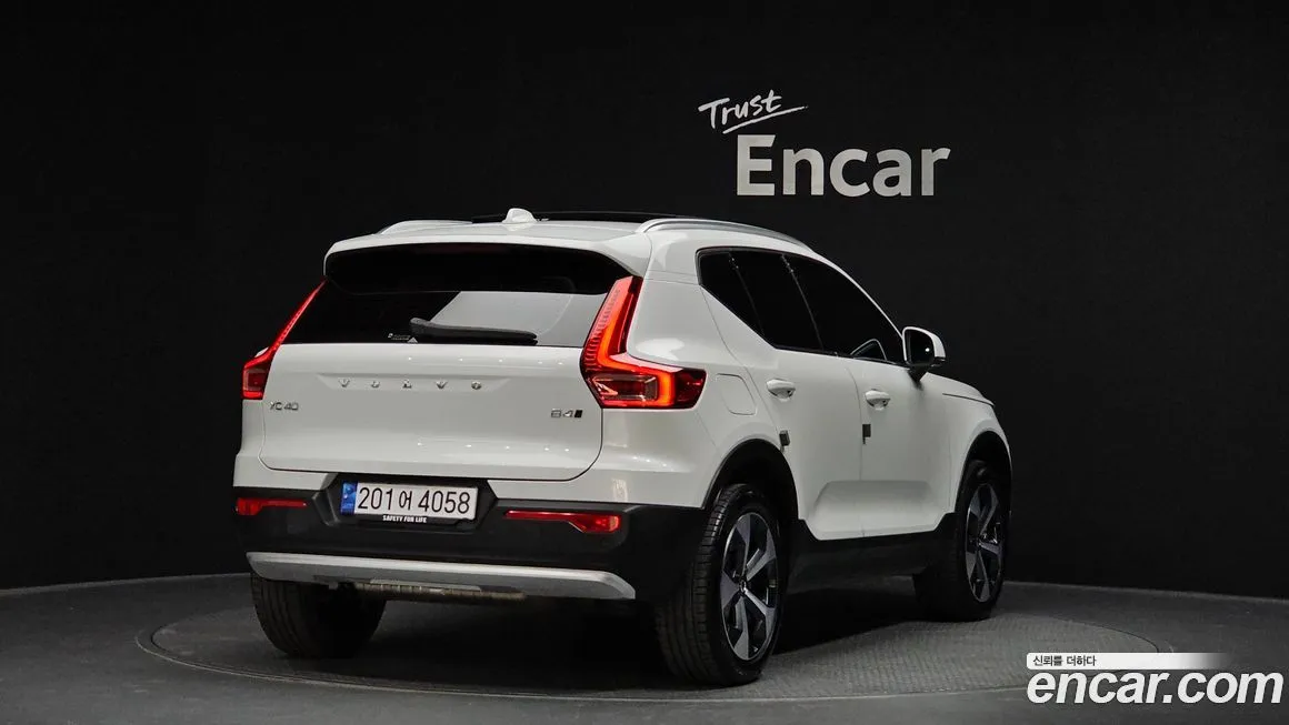 Volvo XC40 — фото 2