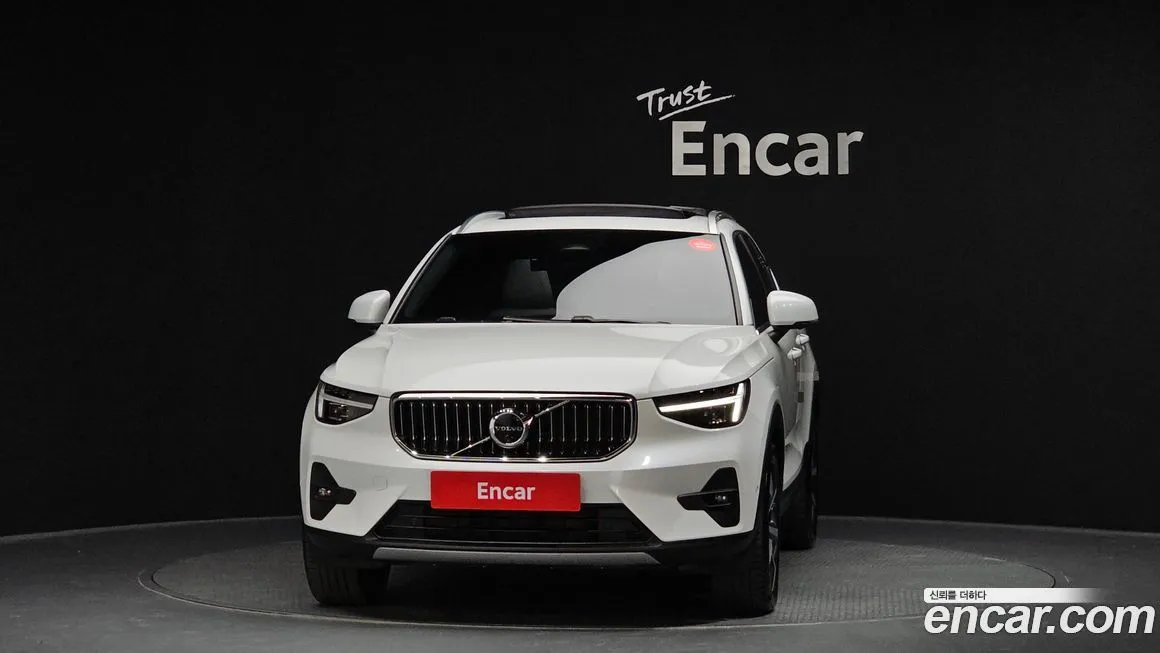 Volvo XC40 — фото 3