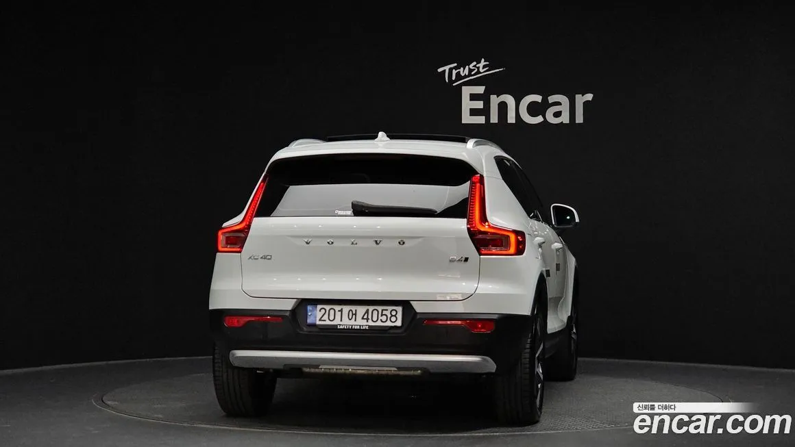 Volvo XC40 — фото 4