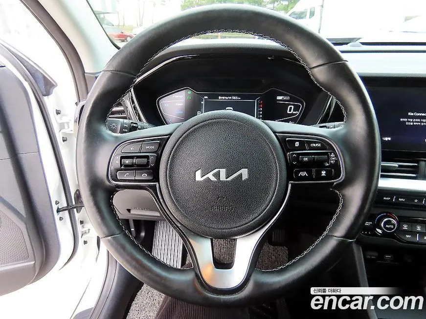 Kia Niro — фото 8