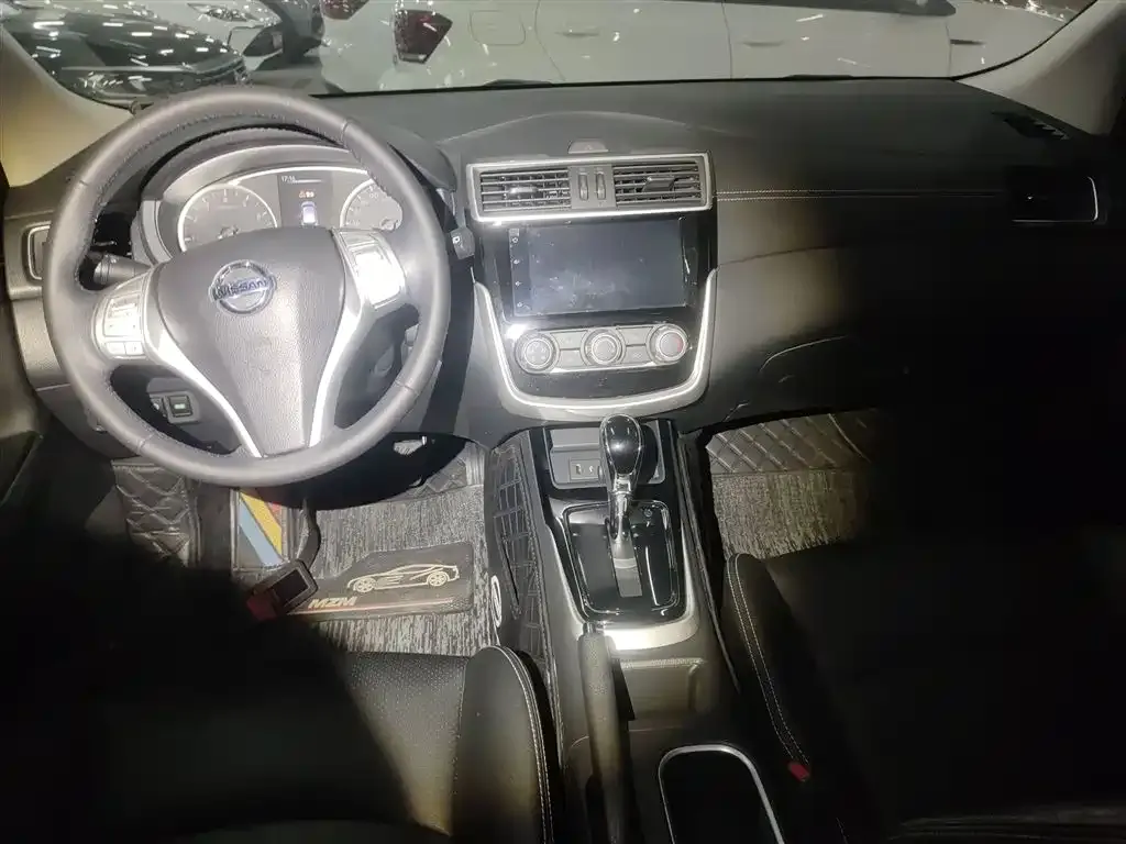 Nissan Tiida — фото 10
