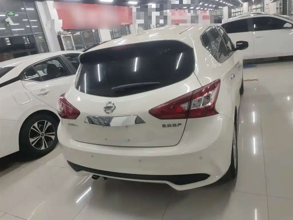 Nissan Tiida — фото 6