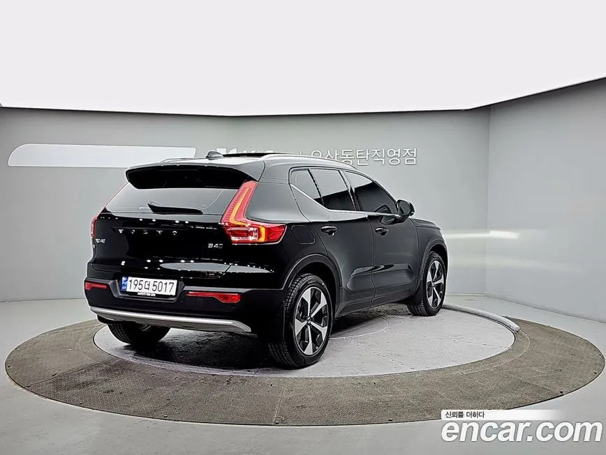 Volvo XC40 — фото 2