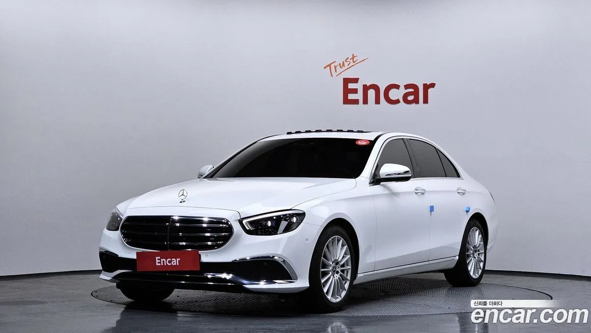 Mercedes-Benz E-Class — фото 1