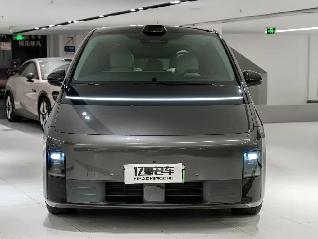 Li Auto MEGA — фото 1