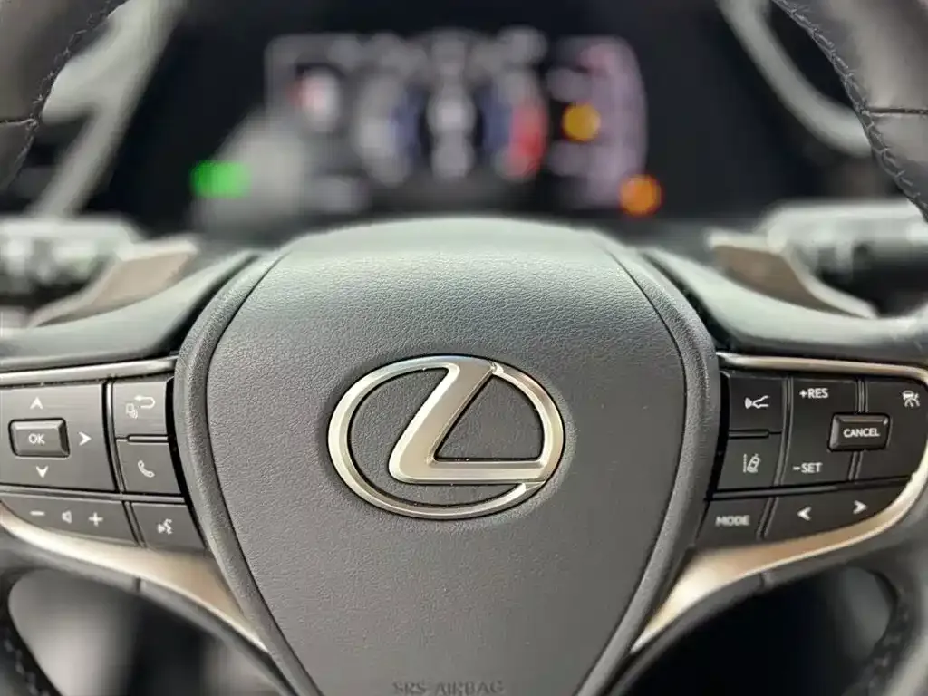 Lexus ES — фото 10