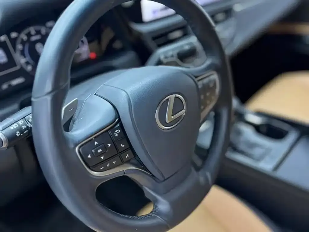 Lexus ES — фото 9