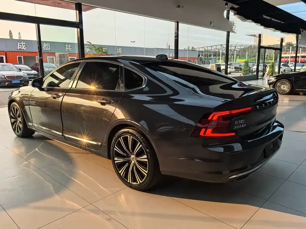 Volvo S90 — фото 9