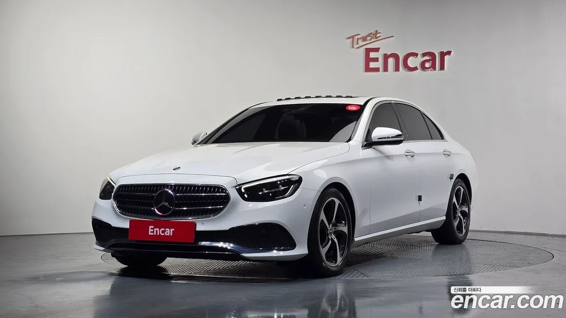 Mercedes-Benz E-Class — фото 1