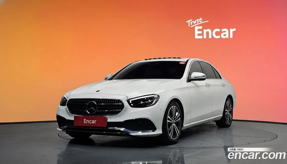Mercedes-Benz E-Class — фото 1