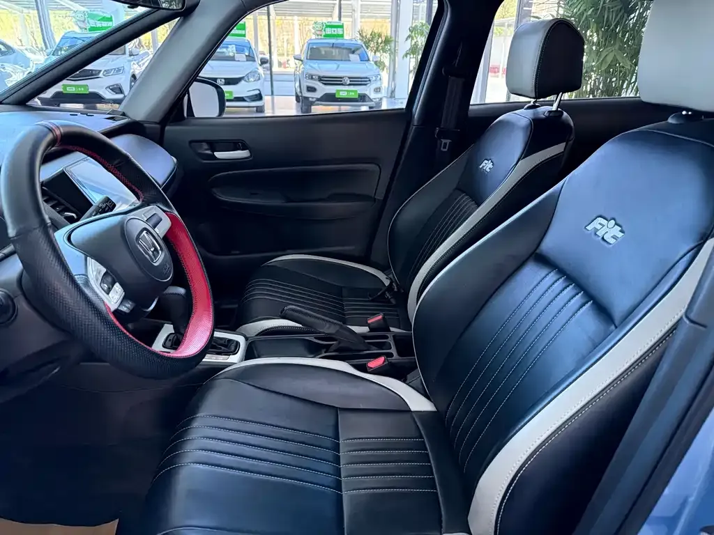 Honda Fit — фото 9