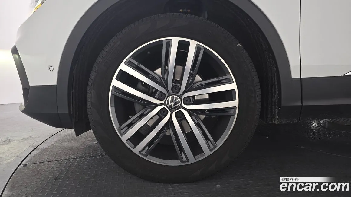 Volkswagen Tiguan — фото 5