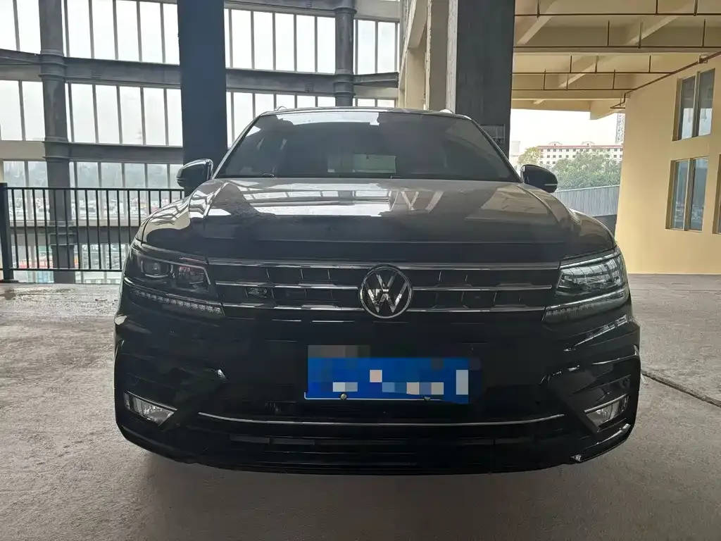 Volkswagen Tiguan L — фото 2