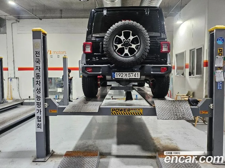 Jeep Wrangler — фото 2