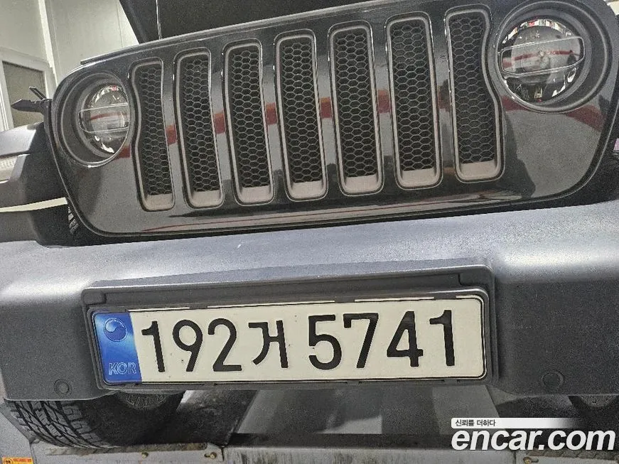 Jeep Wrangler — фото 1