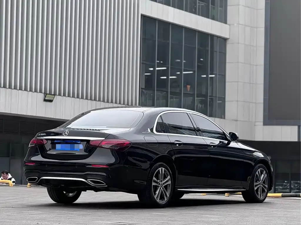 Mercedes-Benz E-Class — фото 5