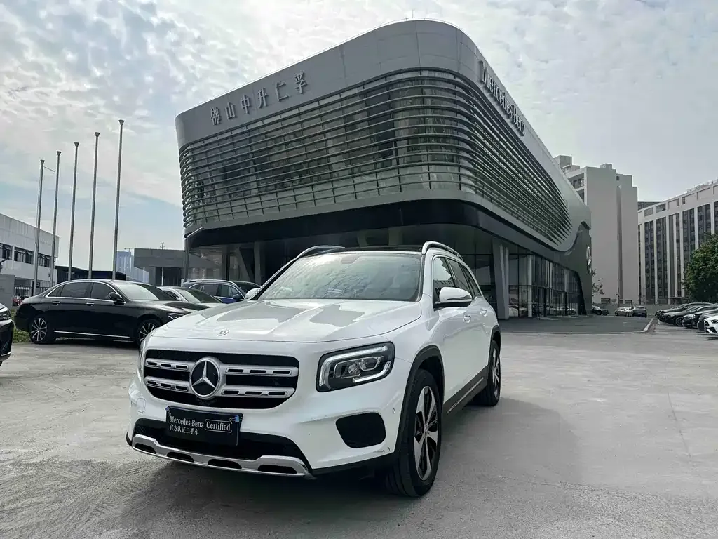 Mercedes-Benz GLB — фото 1