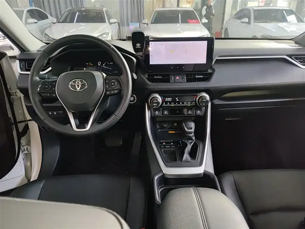 Toyota RAV4 — фото 10
