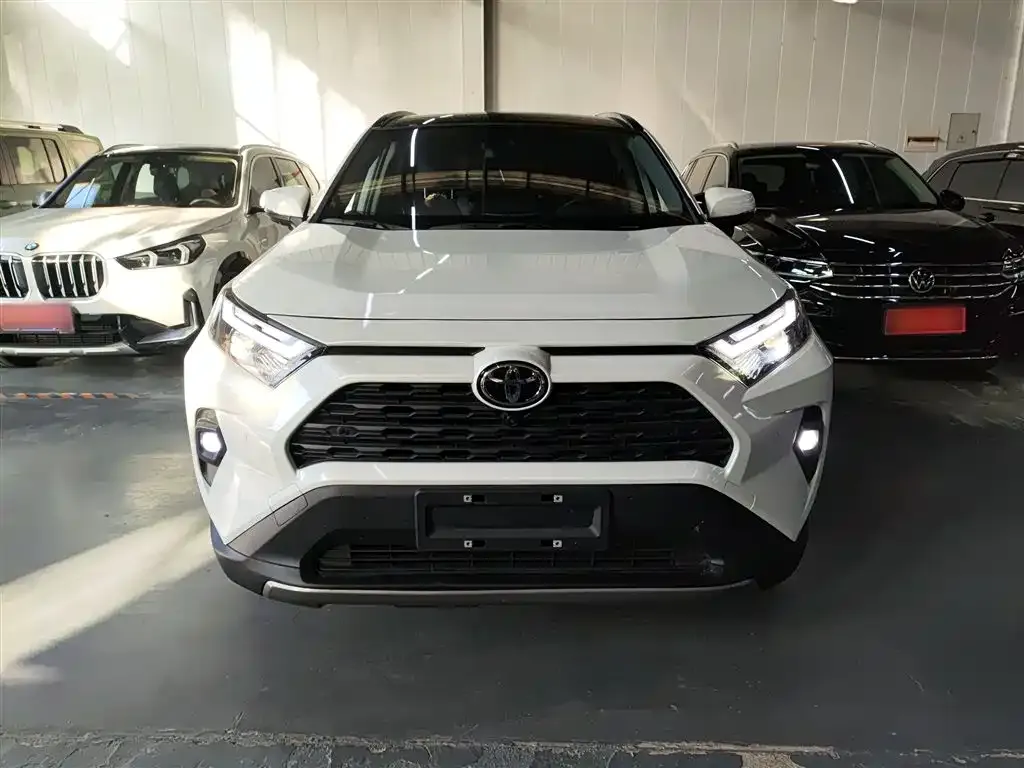 Toyota RAV4 — фото 3