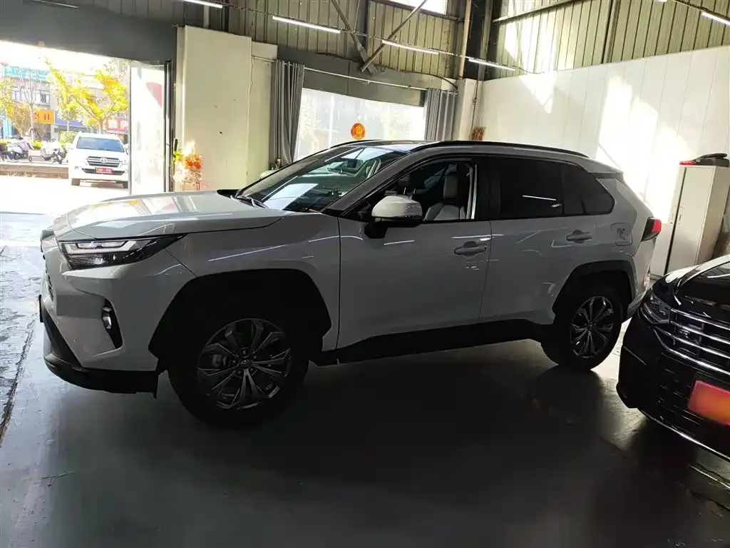 Toyota RAV4 — фото 5