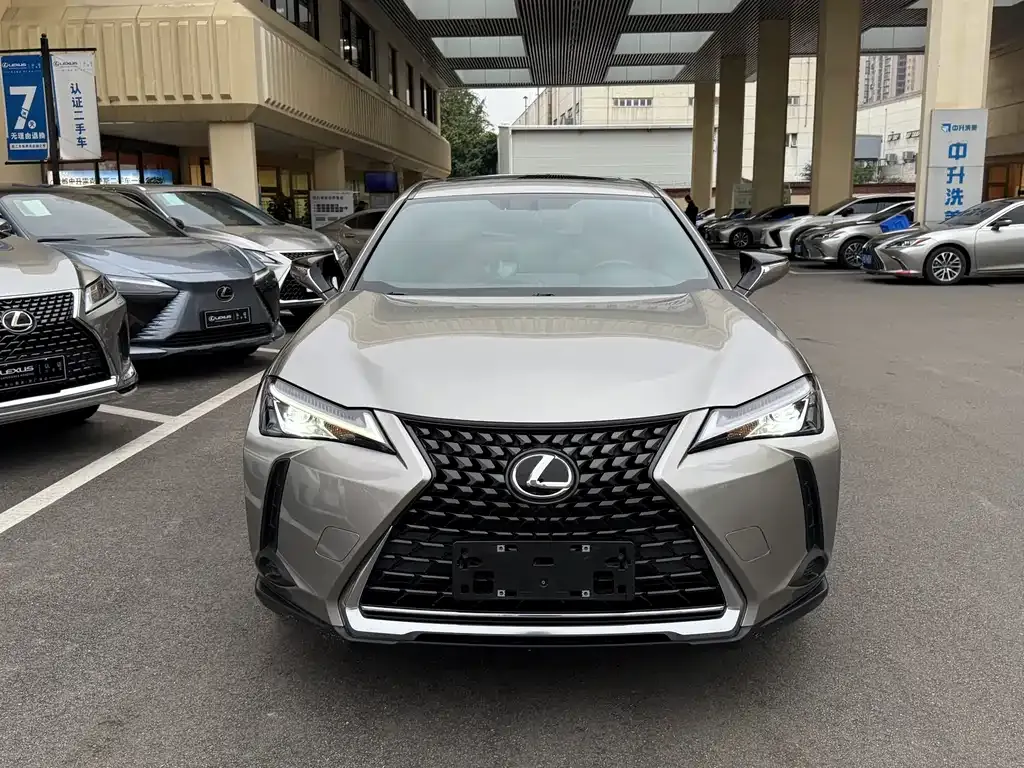 Lexus UX — фото 2