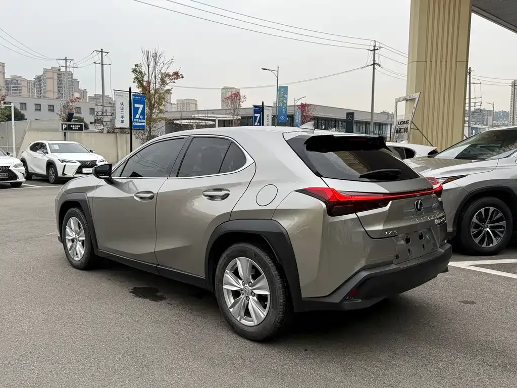 Lexus UX — фото 7
