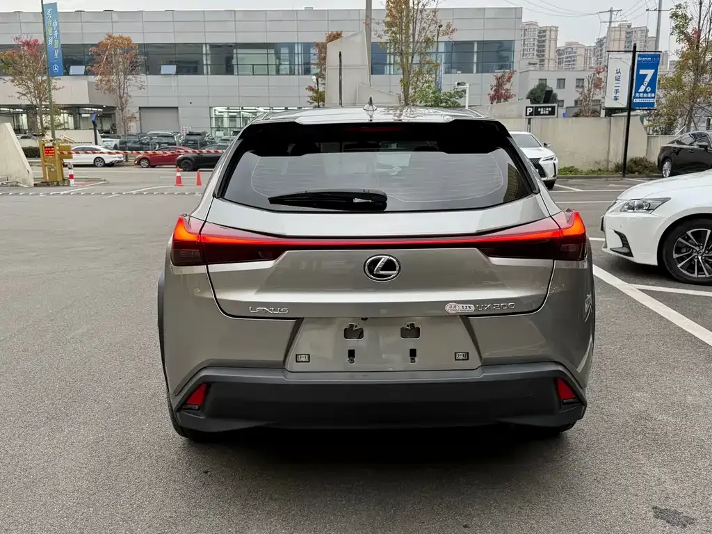 Lexus UX — фото 8