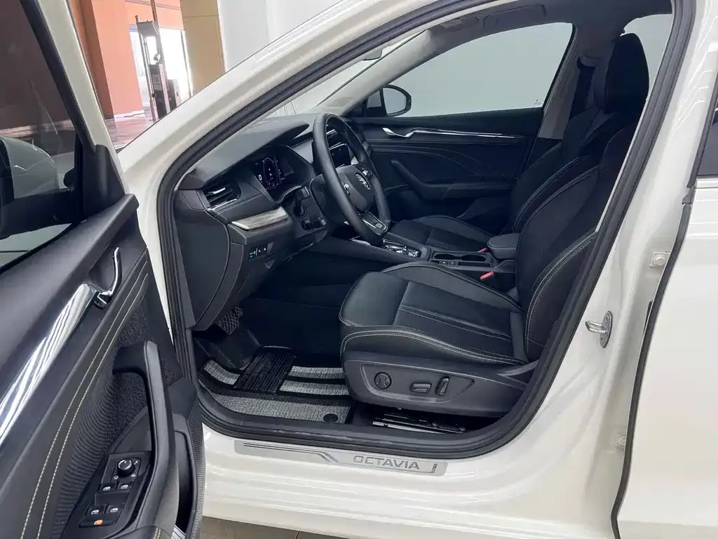 Skoda Octavia — фото 4