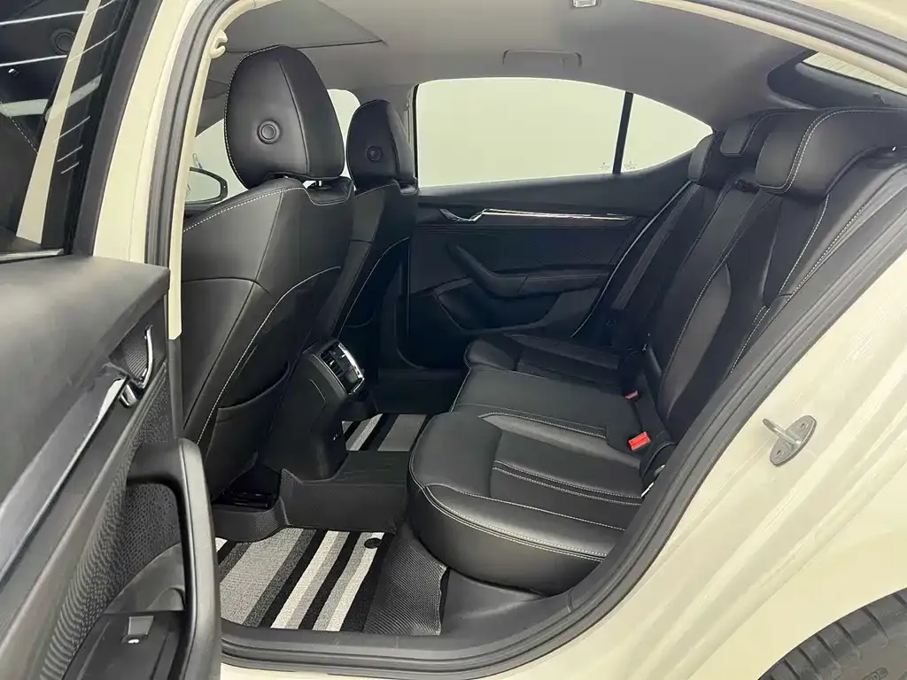 Skoda Octavia — фото 7