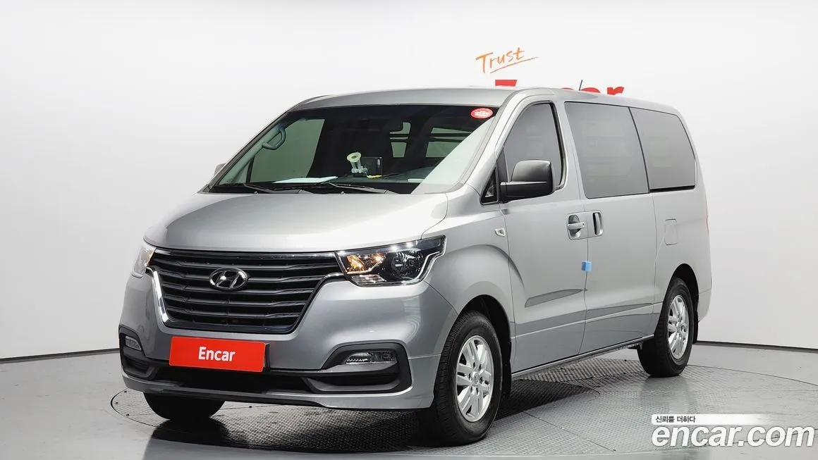 Hyundai Starex — фото 1