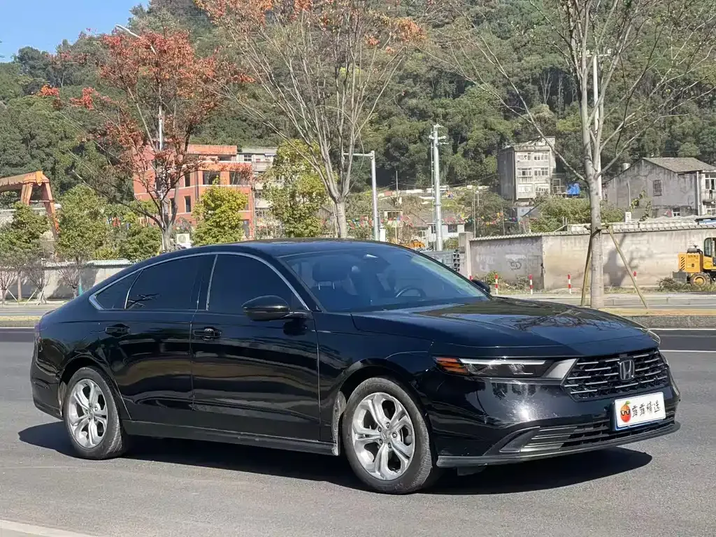 Honda Accord — фото 1