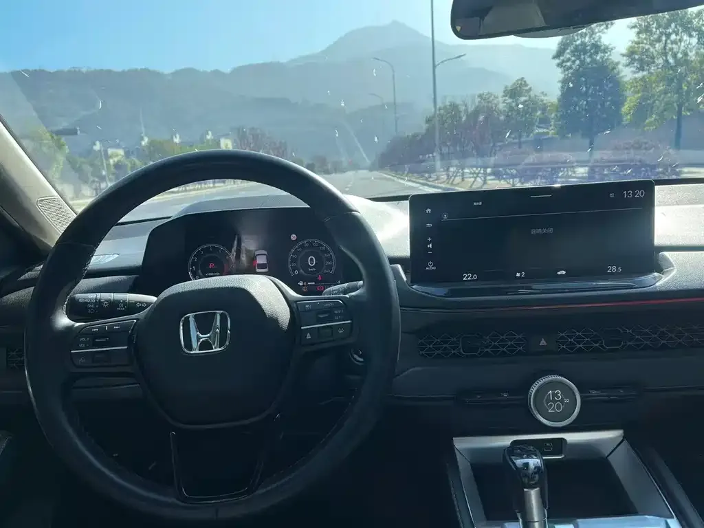 Honda Accord — фото 10