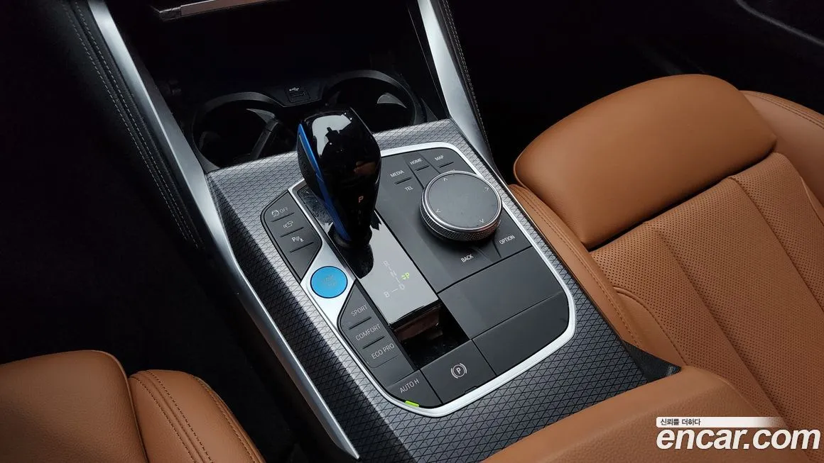 BMW i4 — фото 9