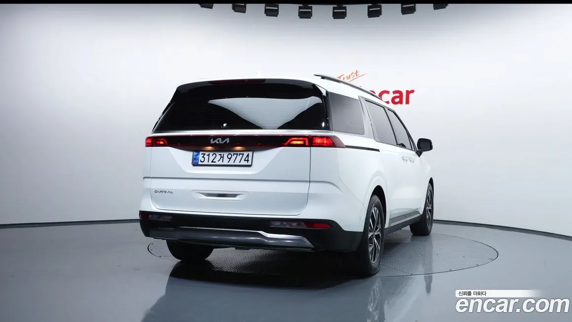 Kia Carnival — фото 4