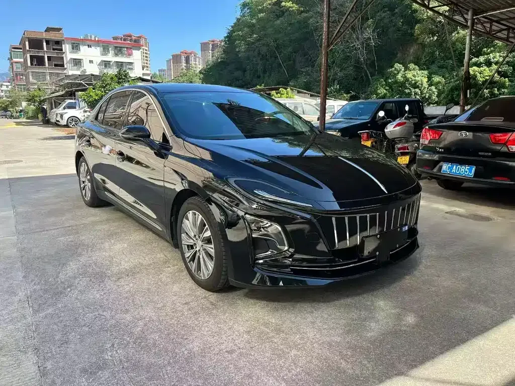 Hongqi E-QM5 — фото 1