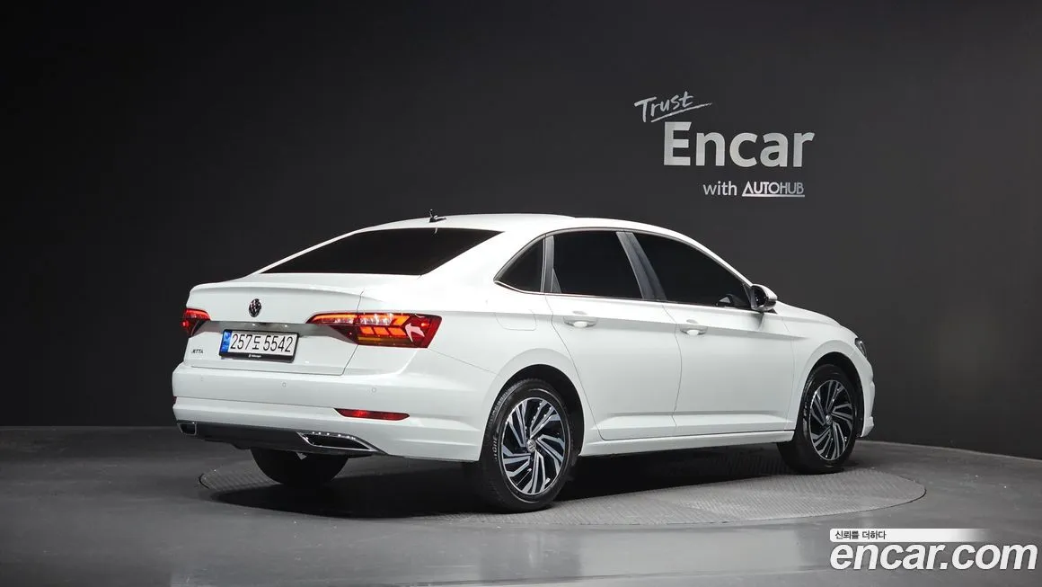 Volkswagen Jetta — фото 2