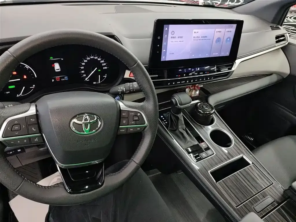 Toyota Granvia — фото 10